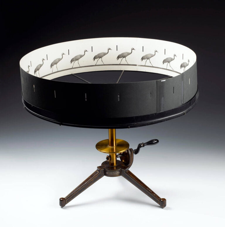 Hareketli Görüntü Tarihi - Zoetrope Nedir? 8 zoetrope nedir