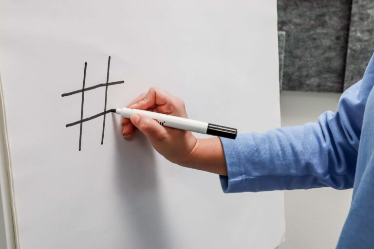 Hashtag (#) İşaretinin Doğuşu ve Sosyal Medyadaki Rolü 9 pexels wallsio 15505423 1